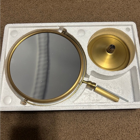 Make-Up Mirror - Picture 1 of 3